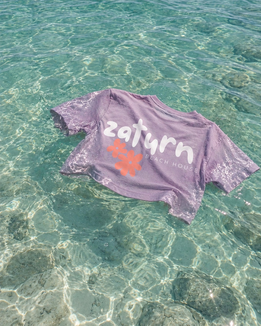 Zaturn Drop 01 Women's Crop en lilac flotando en agua cristalina